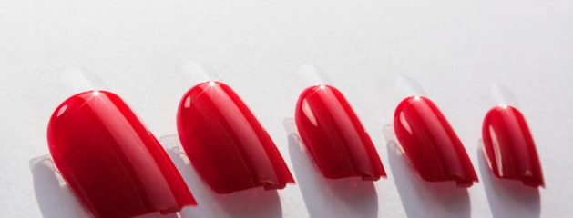 Comment poser de faux ongles ?