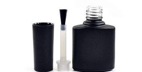 Différence entre vernis permanent et semi permanent : lequel choisir ?