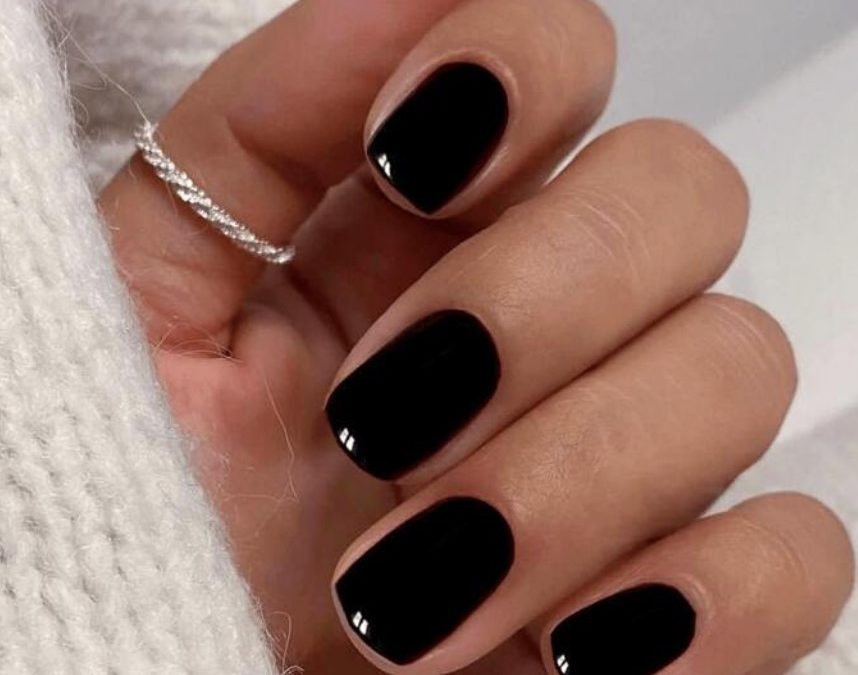 Quelles couleurs porter sur des ongles courts ?